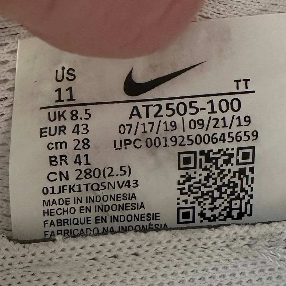 Nike Air Max Women's Size 11‎ White Running Shoes Sneakers AT2505-100 Comfort